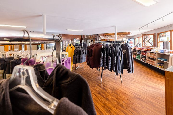 Gift Shop 109 of 130