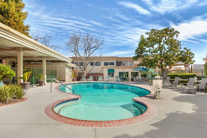 Best Western Plus Black Oak