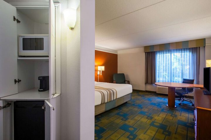 Room 16 of 30