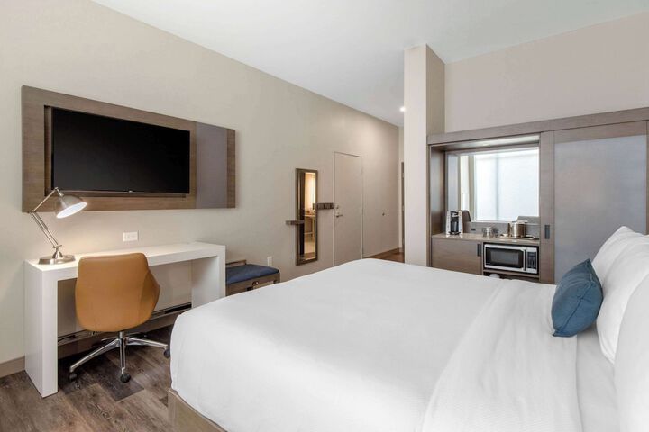 Room 48 of 61