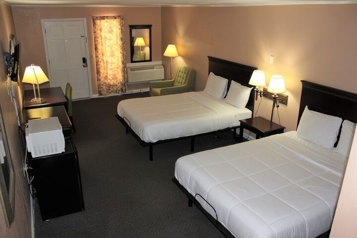 Room 13 of 16