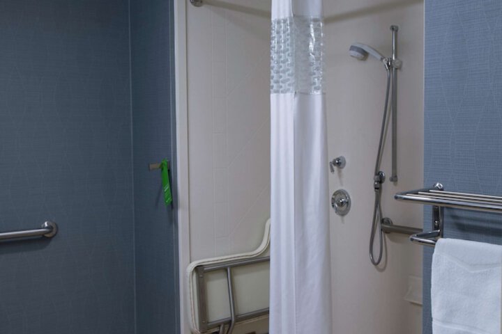 Room 10 of 31