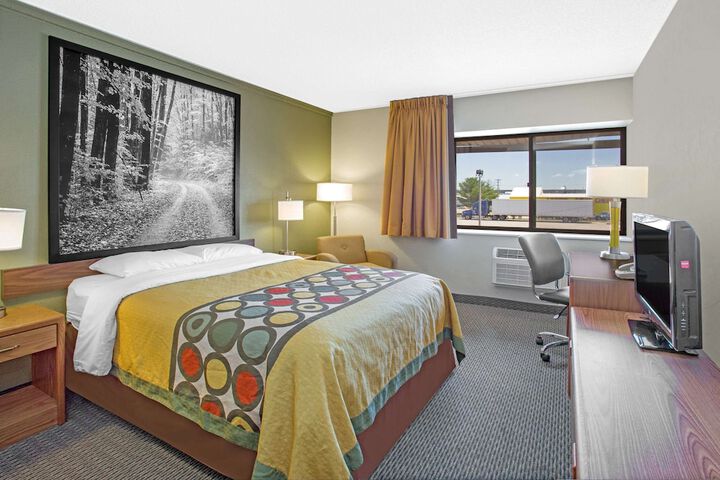 Room 4 of 16