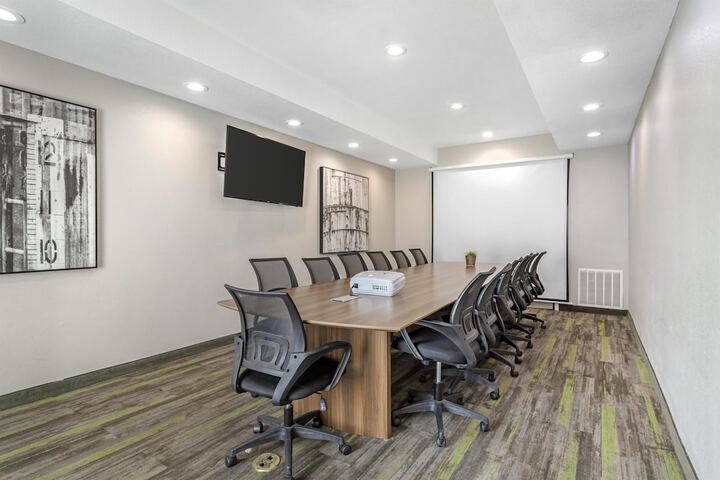Best Western Plus Bay City Inn & Suites