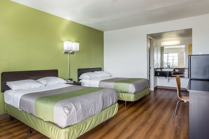 Room 15 of 34