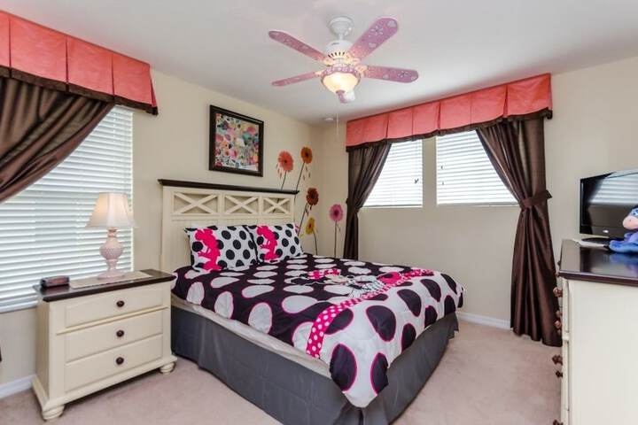 Room 9 of 25