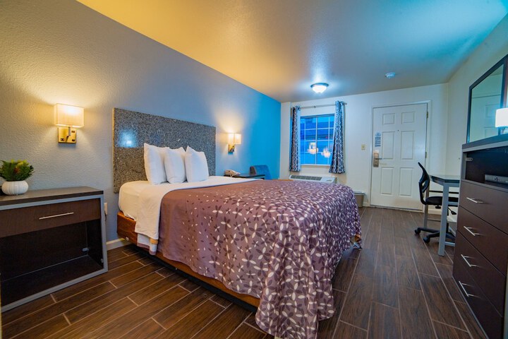 Room 2 of 9