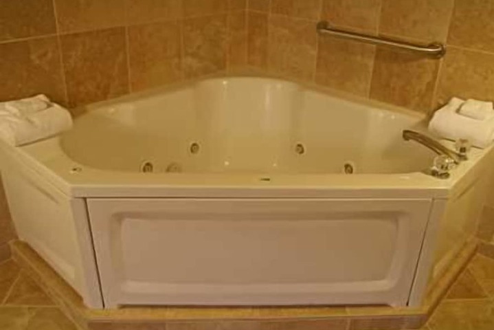 Hot Tub 48 of 50