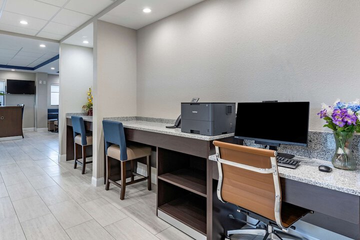 Business Center 32 of 32