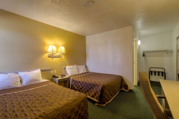 Room 28 of 33
