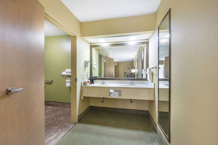 Quality Inn Paris