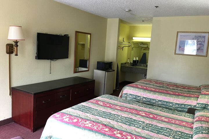 Room 21 of 34