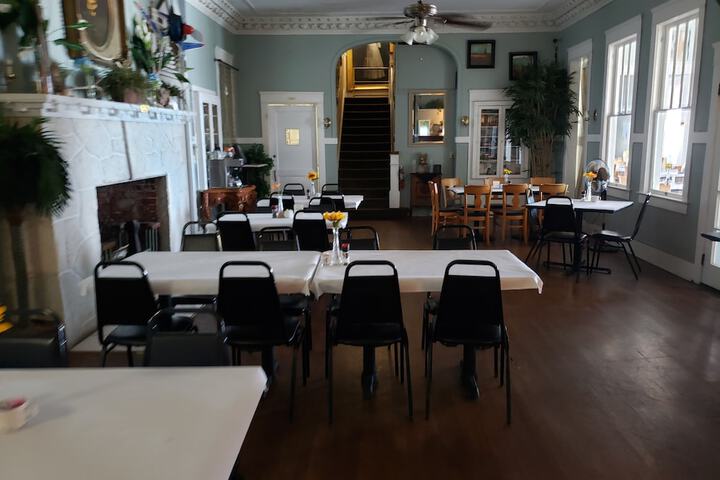 Dining 44 of 48