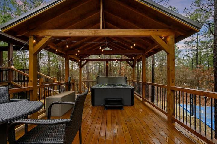 Massive Hochatown Lodge w spa Basketball More