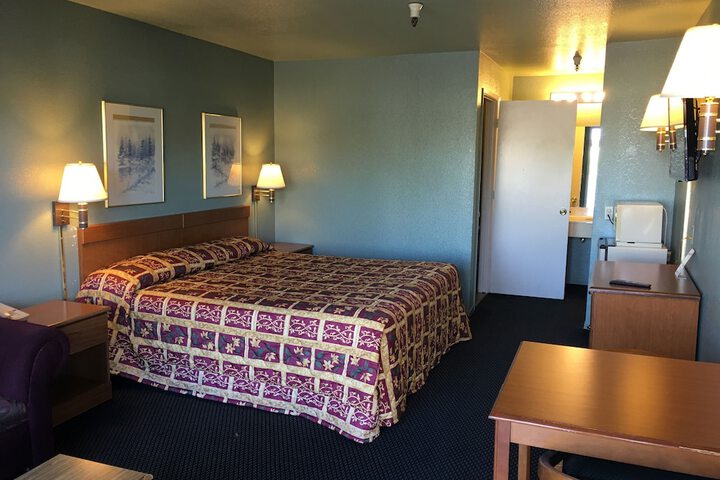 Room 17 of 27