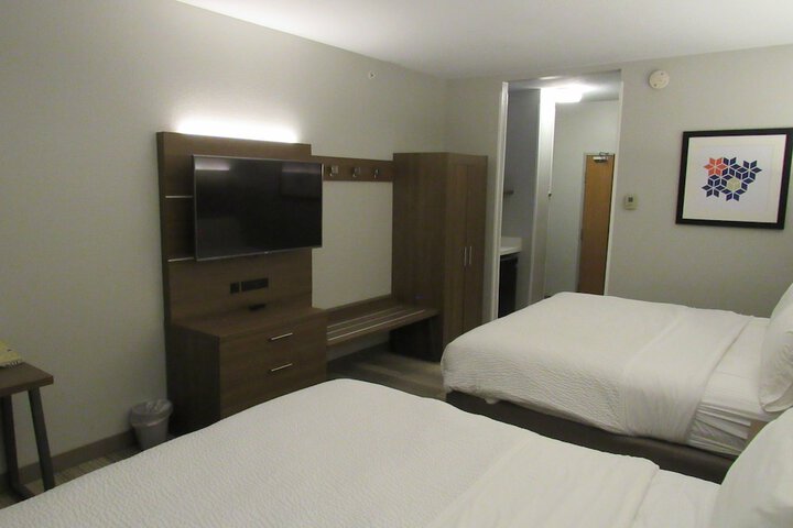 Room 48 of 77