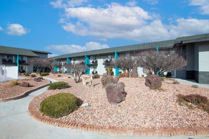 Hotel Exterior 76 of 82