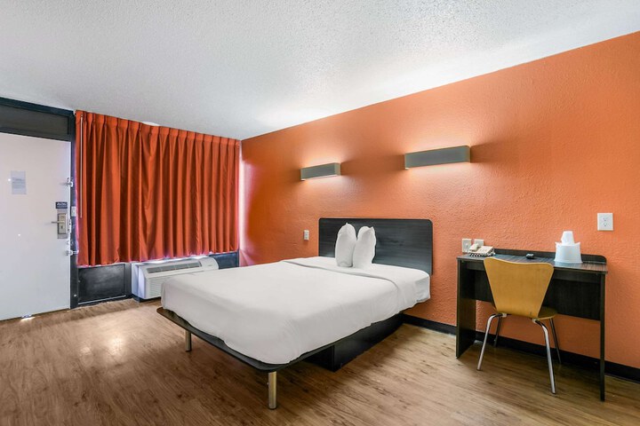 Room 28 of 46