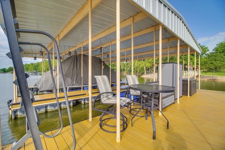 On-site Lake Access: Group Getaway in Afton