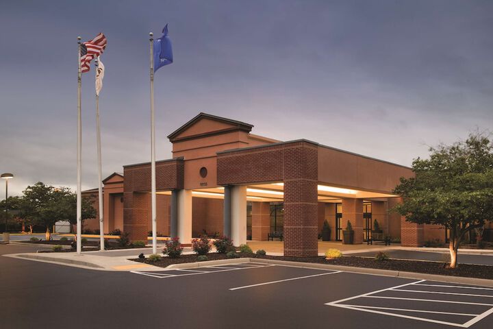 DoubleTree by Hilton Milwaukee - Brookfield