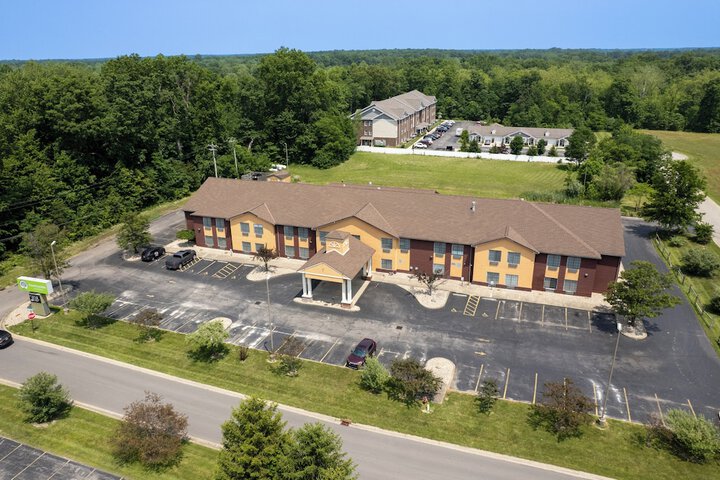 Countryside Inn & Suites