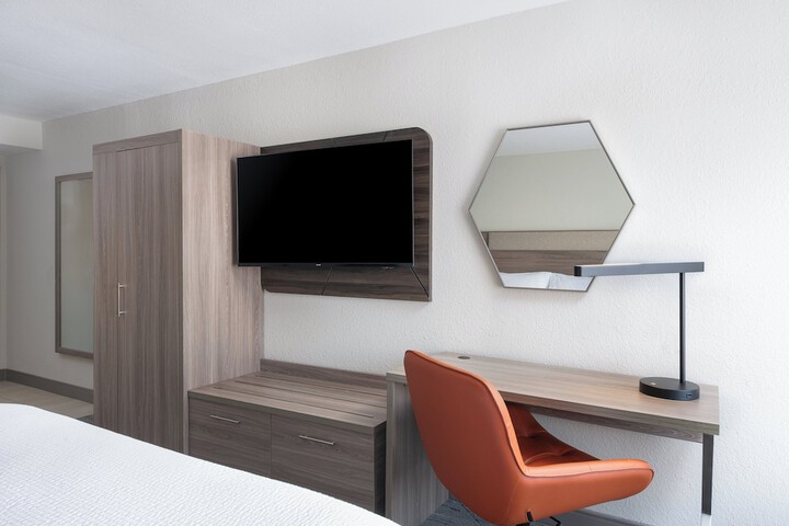 Holiday Inn Express Atlanta West - Theme Park Area by IHG