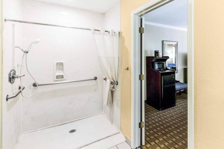 Room 9 of 27