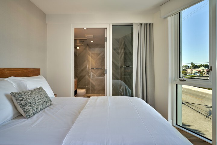 Room 13 of 32