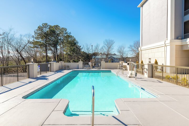 Holiday Inn Express Atlanta West - Theme Park Area by IHG