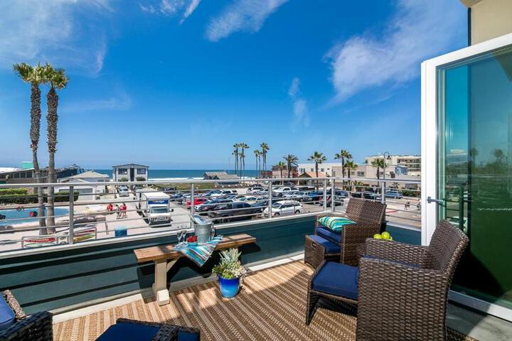 Ocean View 3 Bedrooms Condo just steps from the park, pier & water!