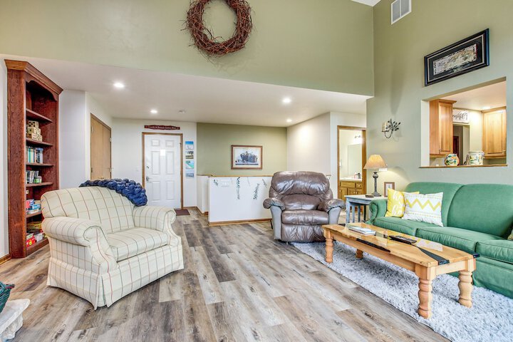 Door County Townhome: Pool Access 1 Mi to Beach!