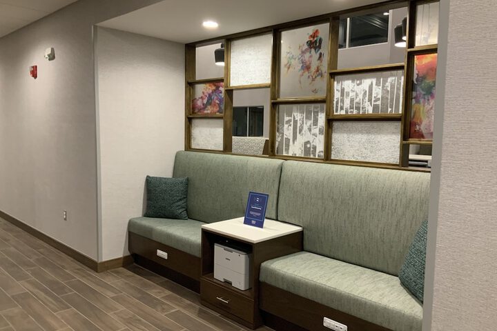 Business Center 53 of 56