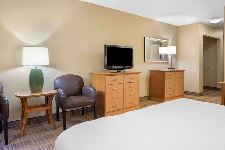 Room 8 of 32