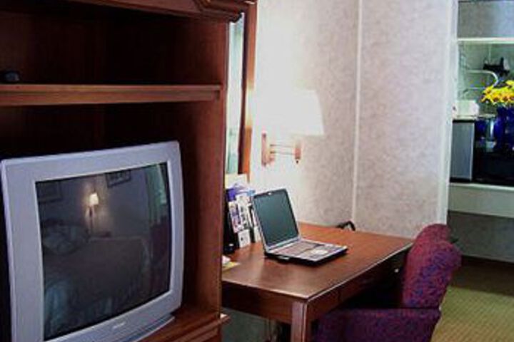 Durham Skyland Magnuson Hotel