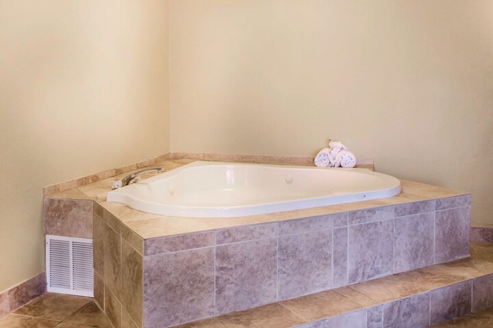 Hot Tub 41 of 42