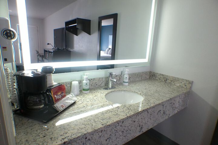 Room 17 of 35
