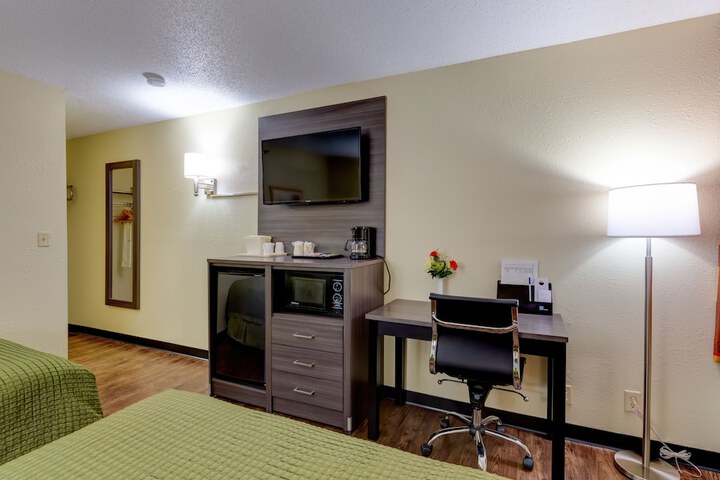 Room 12 of 18