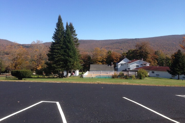 Four Winds Country Motel