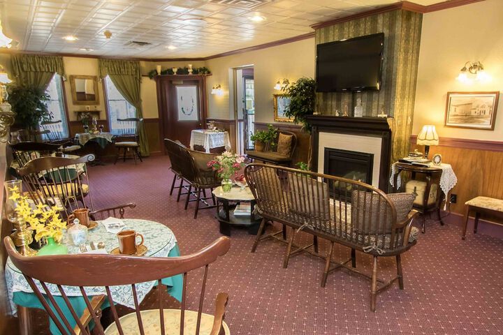 Lounge 41 of 54