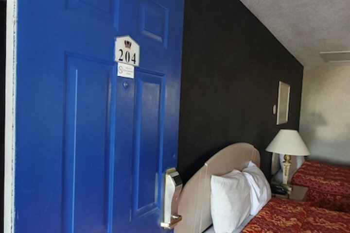 Room 16 of 35