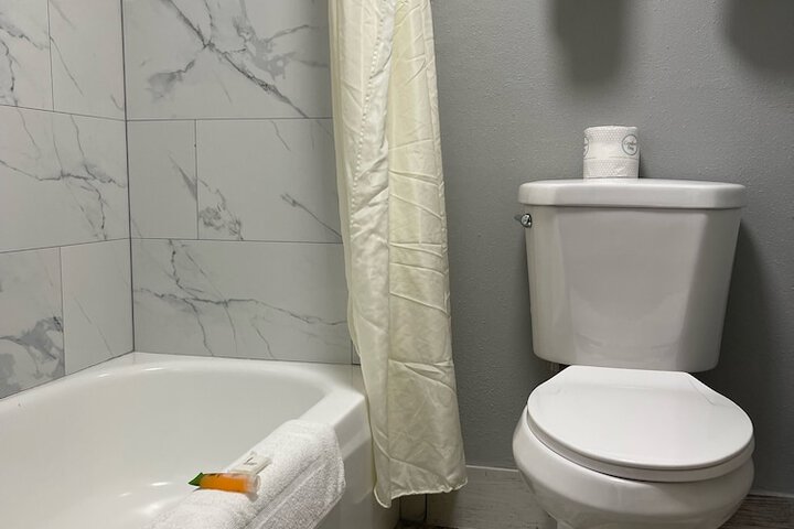 Room 5 of 38