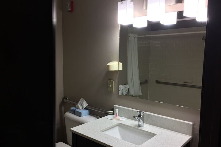 Super 8 by Wyndham Bedford DFW Airport West
