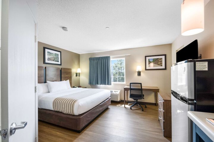 Room 11 of 30