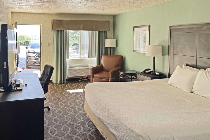 Quality Inn Clinton North