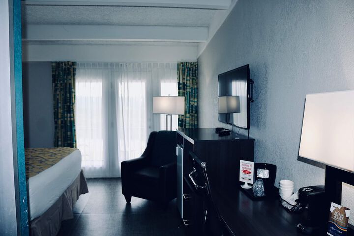 Room 13 of 32