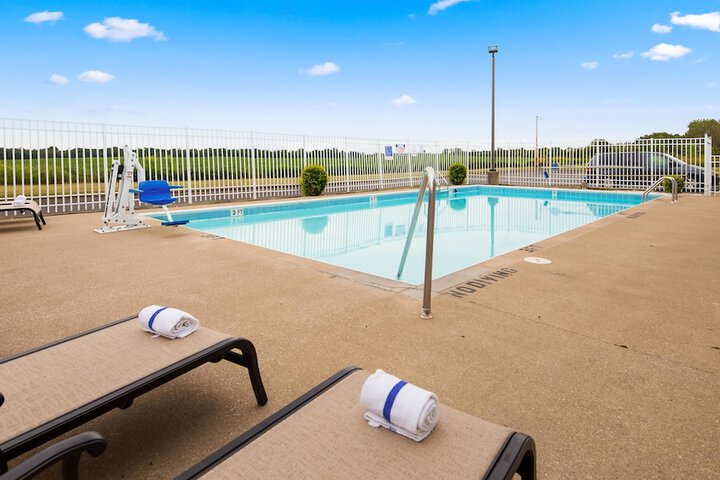 Pool 2 of 24