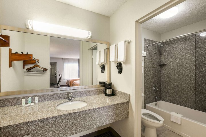 Room 15 of 39