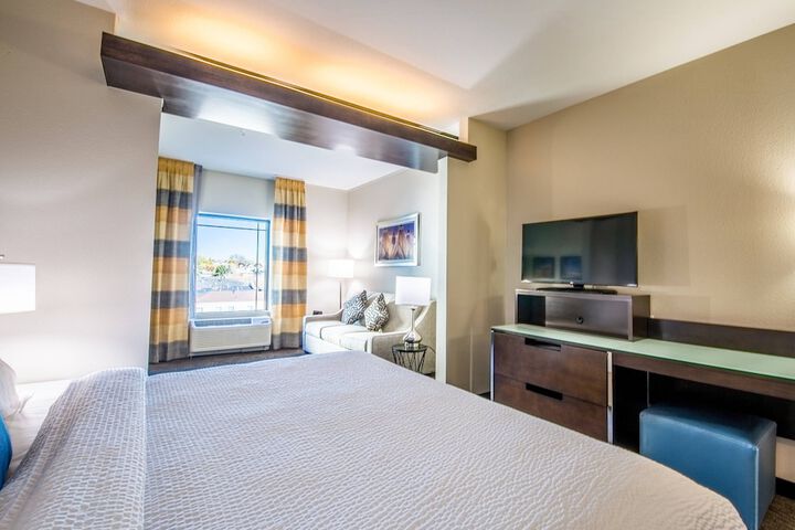 Room 32 of 43