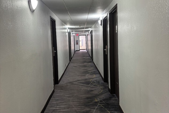 Super 8 by Wyndham Mundelein / Libertyville Area