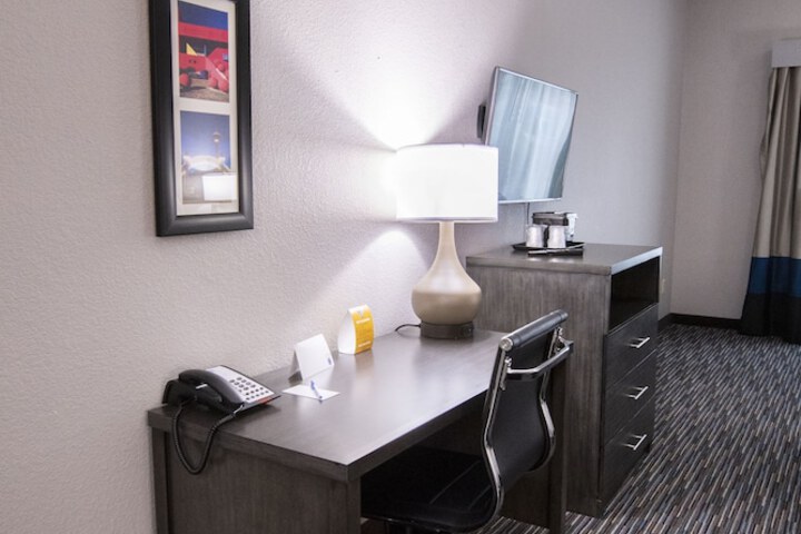 Room 33 of 59